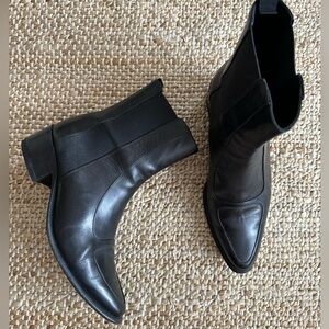 Loewe Chelsea ankle almond for sz 39